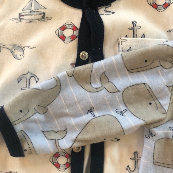 Set of Two onesies - Picture 3 of 3